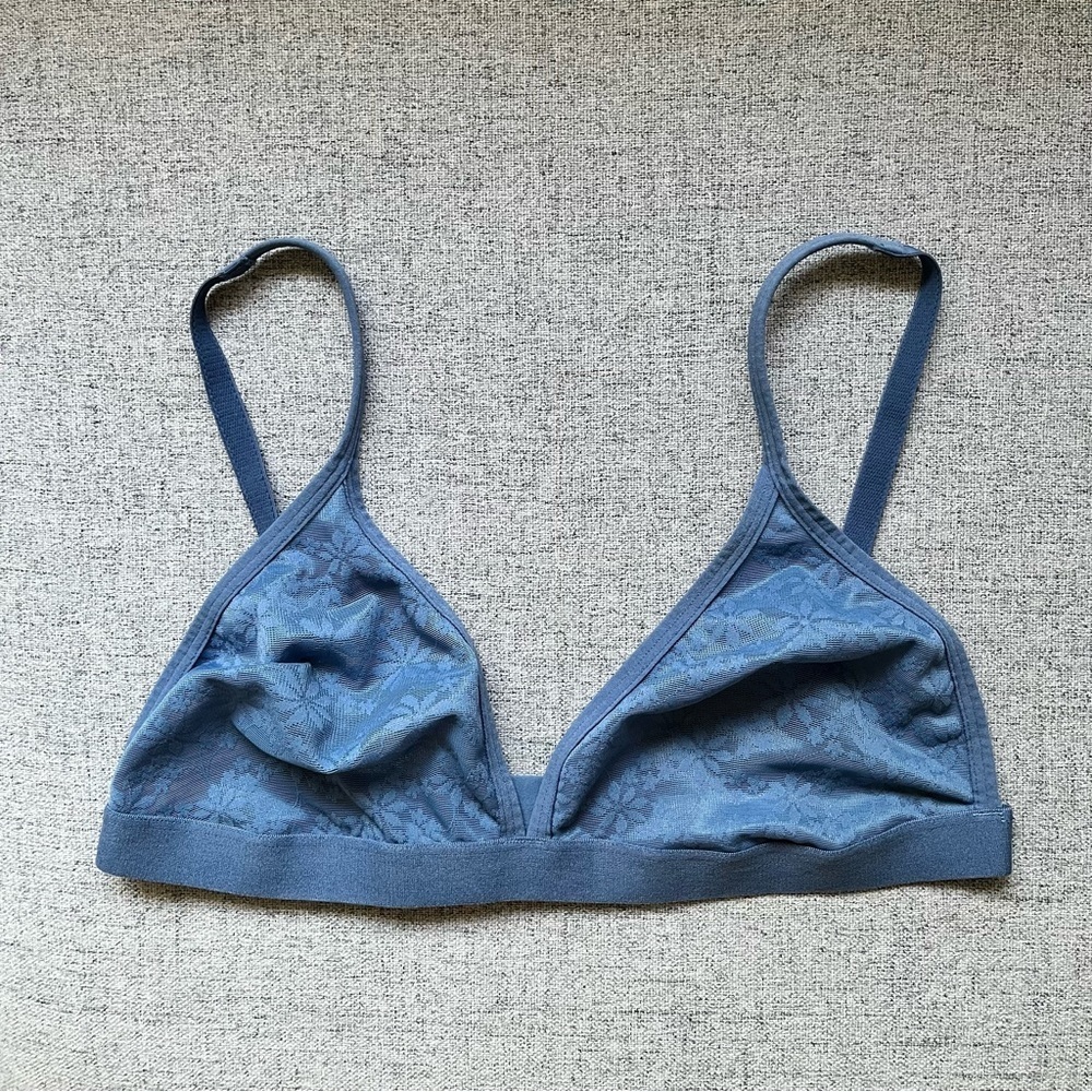 GAP Lace Bralette Cornflower Bainbridge blue, Bare natural bra. Size Medium - Picture 6 of 9